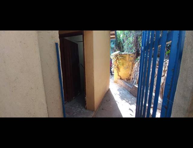 6 BEDROOM HOUSE FOR SALE IN QUELLERINA